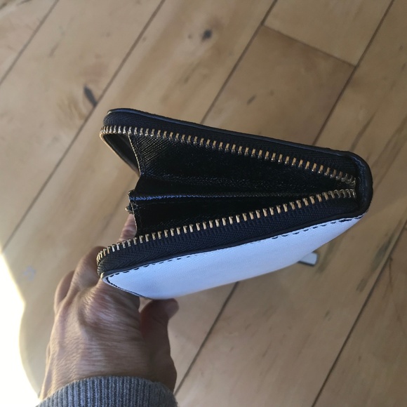 I love it, but it's too big for my small purses - Picture 6 of 7